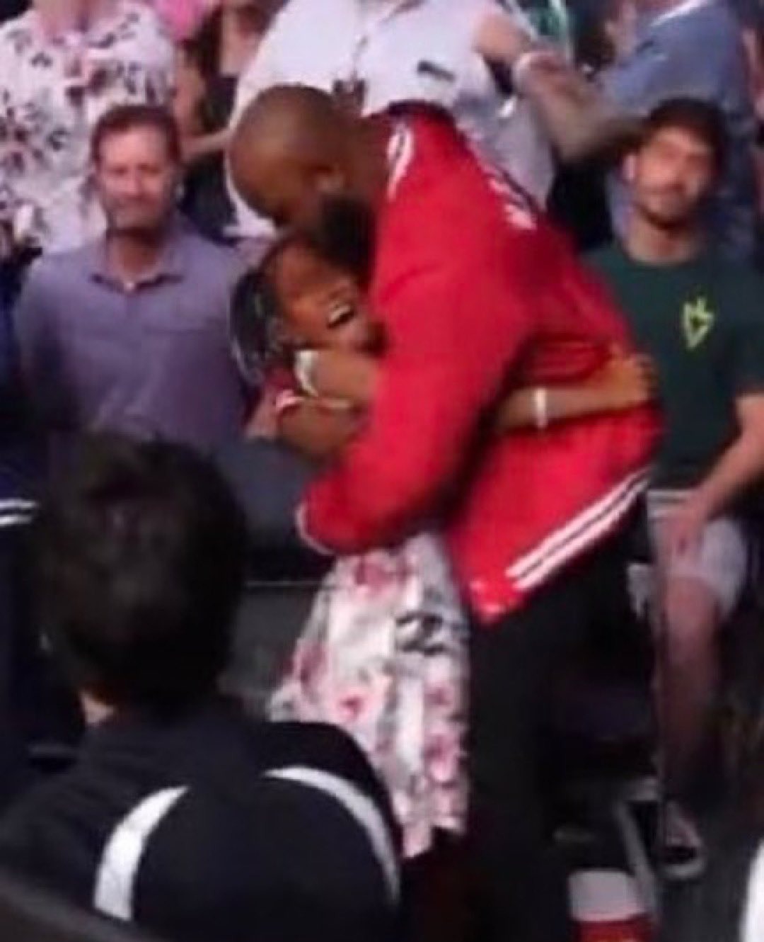 You're missing it - Usman slams Conor McGregor for criticizing his decision to take daughter to the UFC.