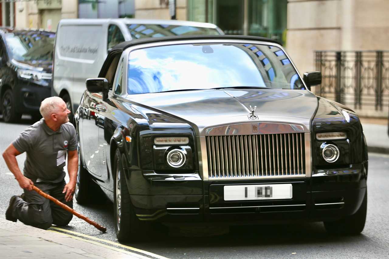 Chris Eubank drives his designer bag repeatedly while parking PS300k Rolls Royce. He then gets help from passers-by