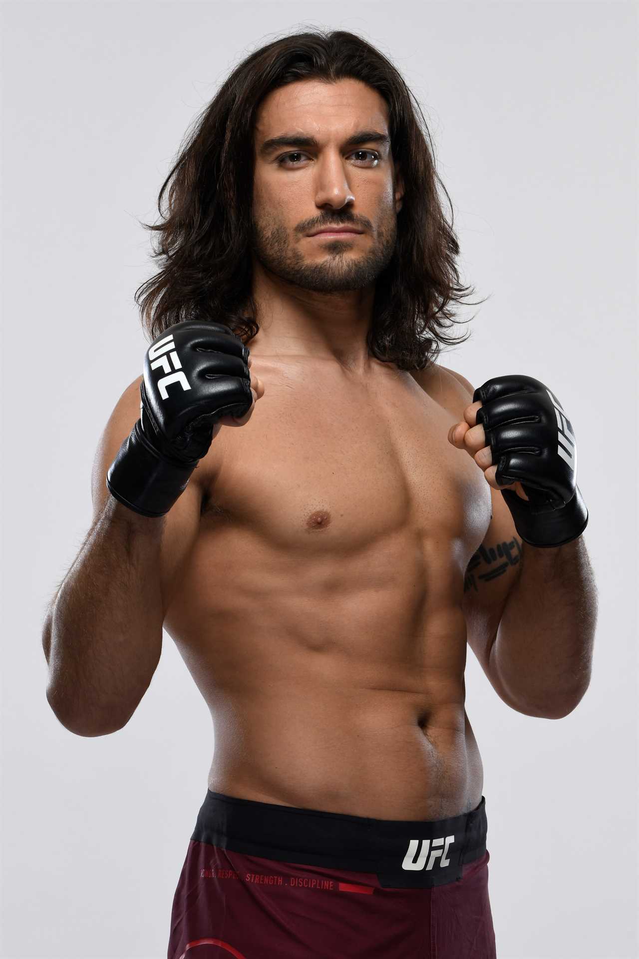 After a brave fight with liver cancer, Elias Theodorou has died at the age of 34. Tributes have been paid to former UFC star