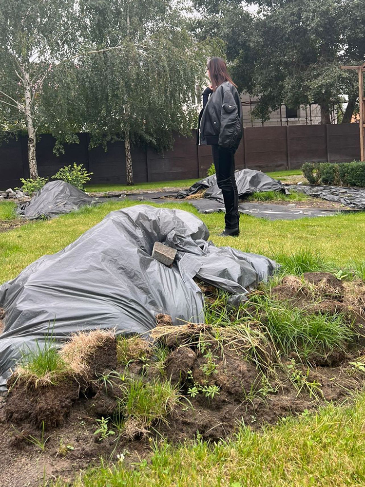 After the Russian occupation, Oleksandr Usyk's gardens were destroyed by Russian soldiers when he returned home after Anthony Joshua win