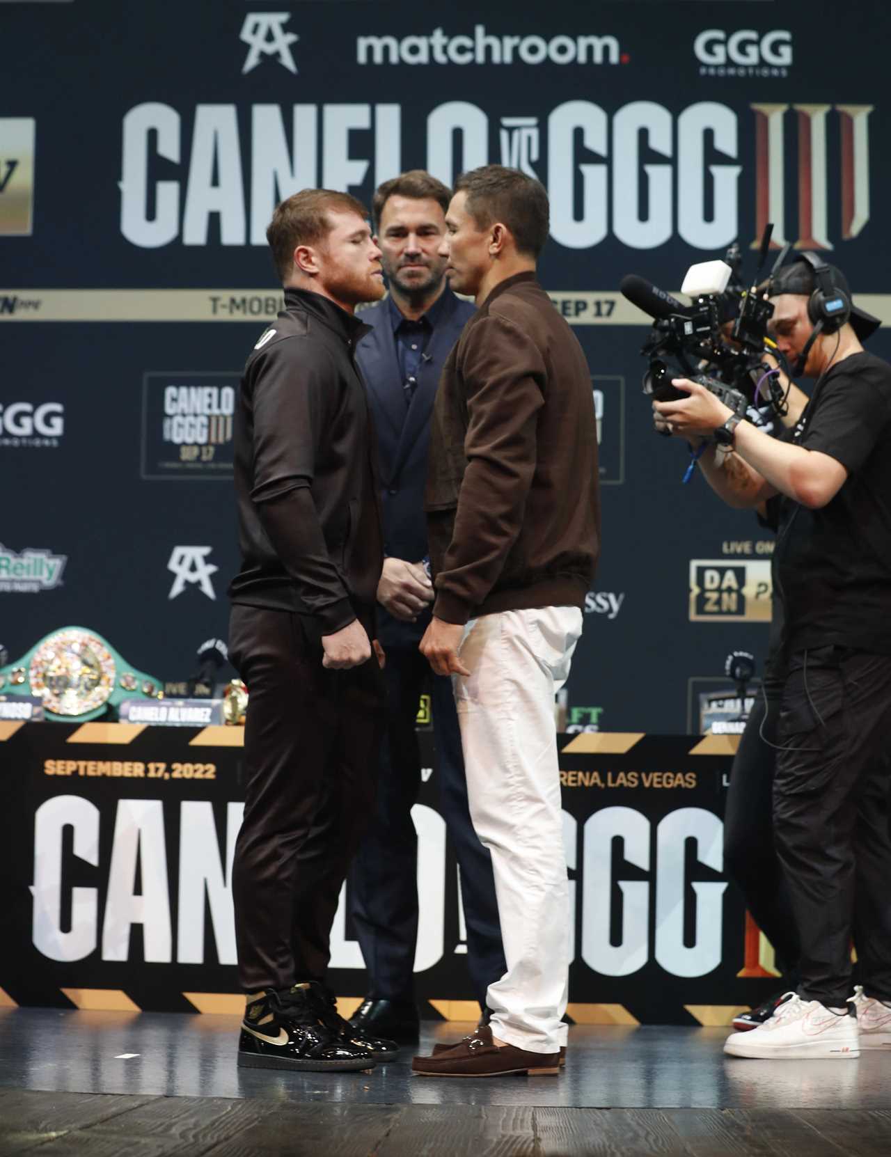 You can see Gennady and Canelo fighting fierce rivals. It's almost silent before the trilogy fight.