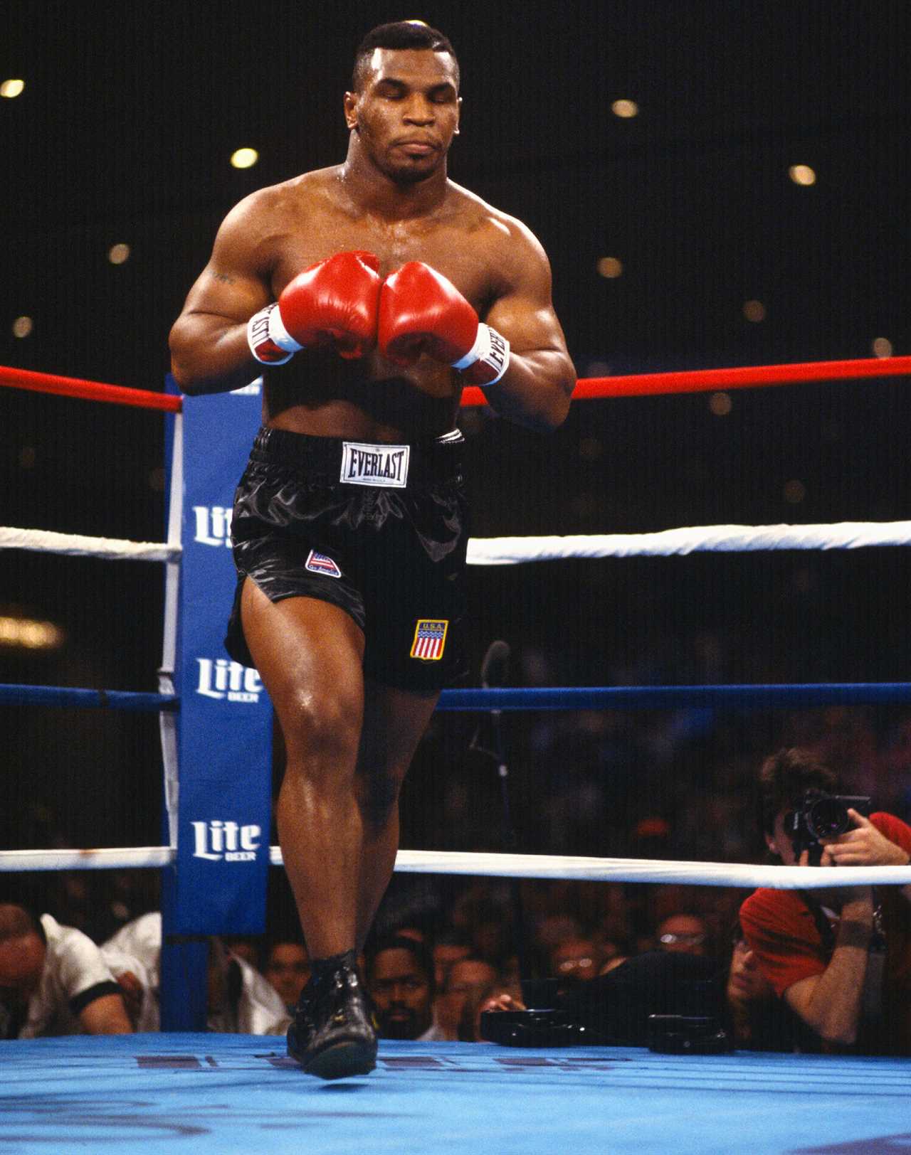 Anthony Joshua's trainer said that 'old Mike Tyson style is the only way to defeat Oleksandr Usyk, which he considers'very difficult.