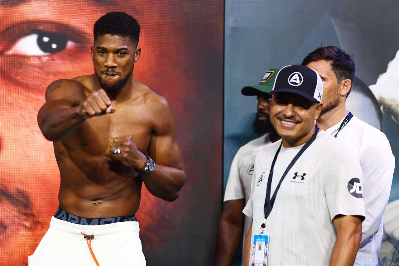 Anthony Joshua's trainer said that 'old Mike Tyson style is the only way to defeat Oleksandr Usyk, which he considers'very difficult.