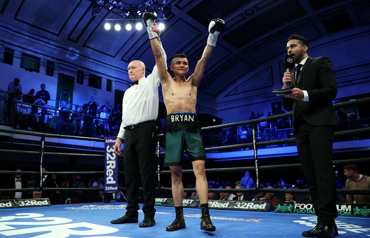 Frank Arnold, Brit hopeful, is sickeningly KO'd and taken out of the ring on a stretcher by fans fuming at Brayan Mairena's loss