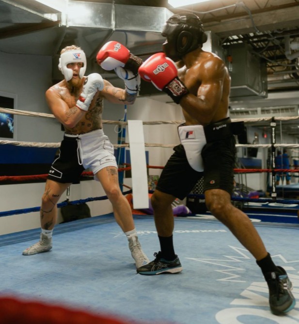 Mike Tyson decided to stop watching Jake Paul sparring after 30 SECONDS... he wanted to look at pictures'