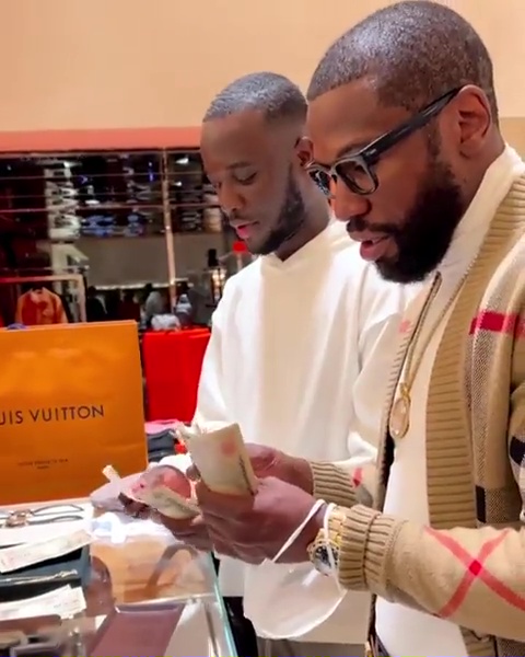 Floyd Mayweather, a billionaire, has his own money counter that he can use to assist him in his Louis Vuitton spending spree