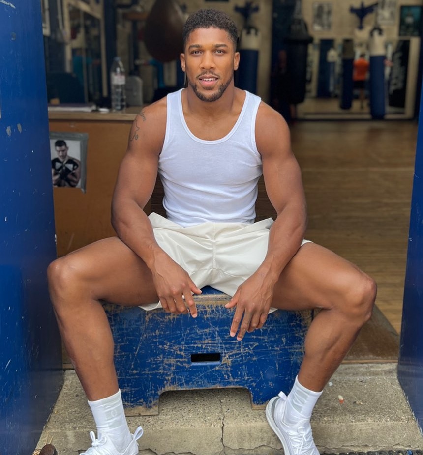 'Sign The Contract P***y Boy' - Tyson Fury shares an X-rated message to Anthony Joshua as he increases pressure to fight
