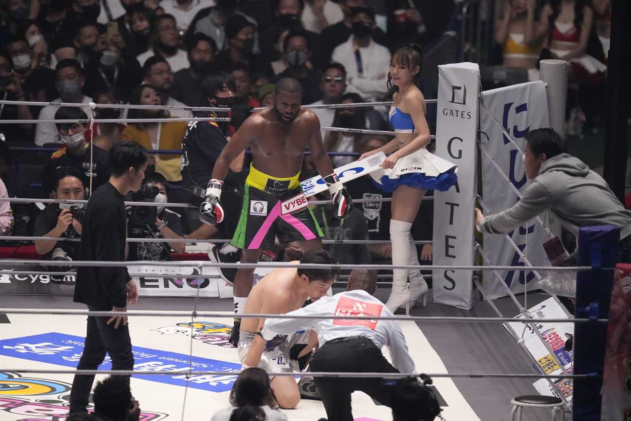 Floyd Mayweather KNOCKS out Mikuru Asakura during two rounds of exhibition before his old rival Manny Pacquiao