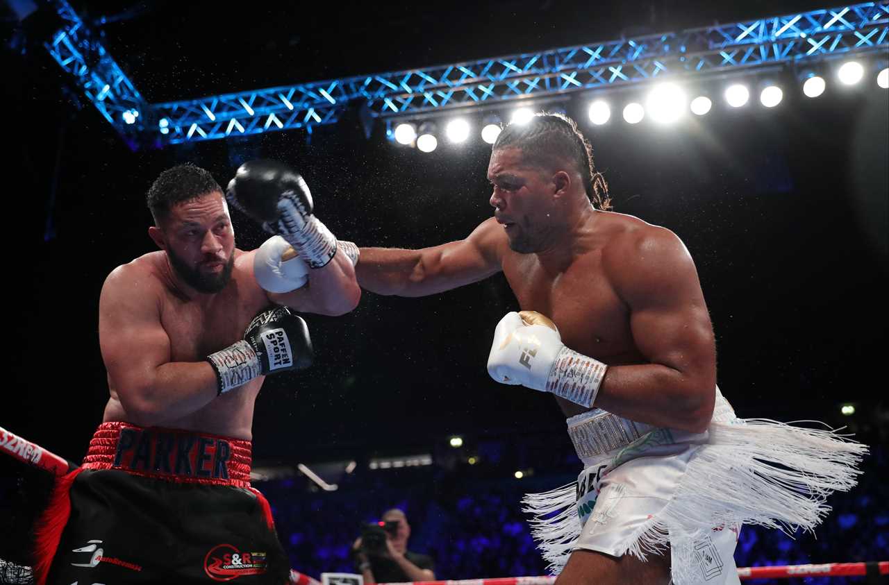After the 11th round Joe JoyceKO, Joseph Parker's face is battered and bruised. Kiwi said that he was a horrible fighter.