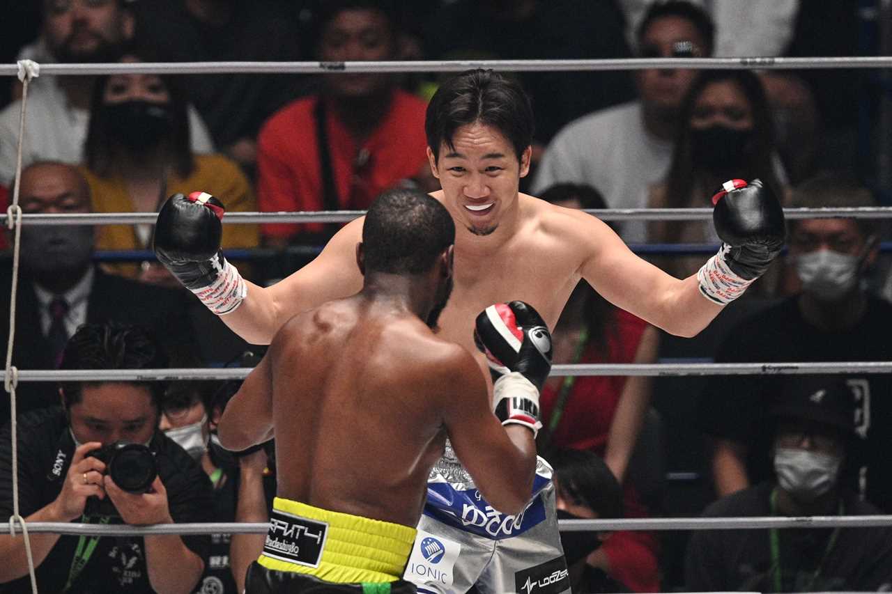 In unseen slow-mo footage, Floyd Mayweather is caught by Mikuru asakura with a brutal right hand.