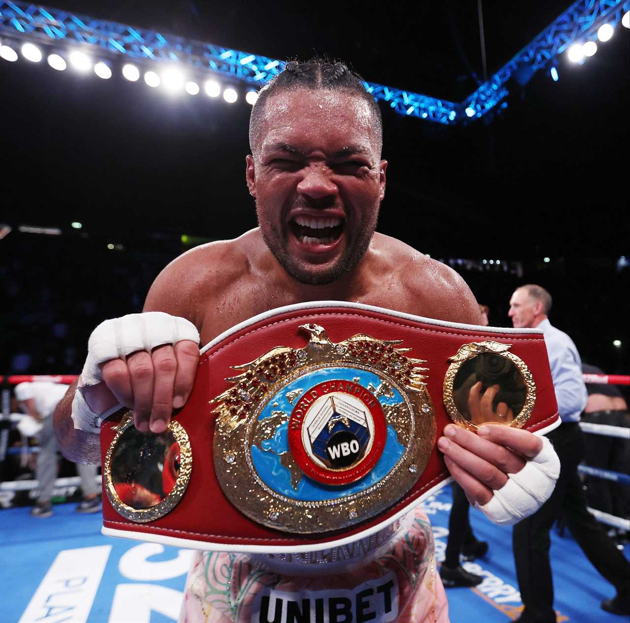 Anthony Joshua proposes changing the boxing rules with live scorecards in order to create a more competitive environment.