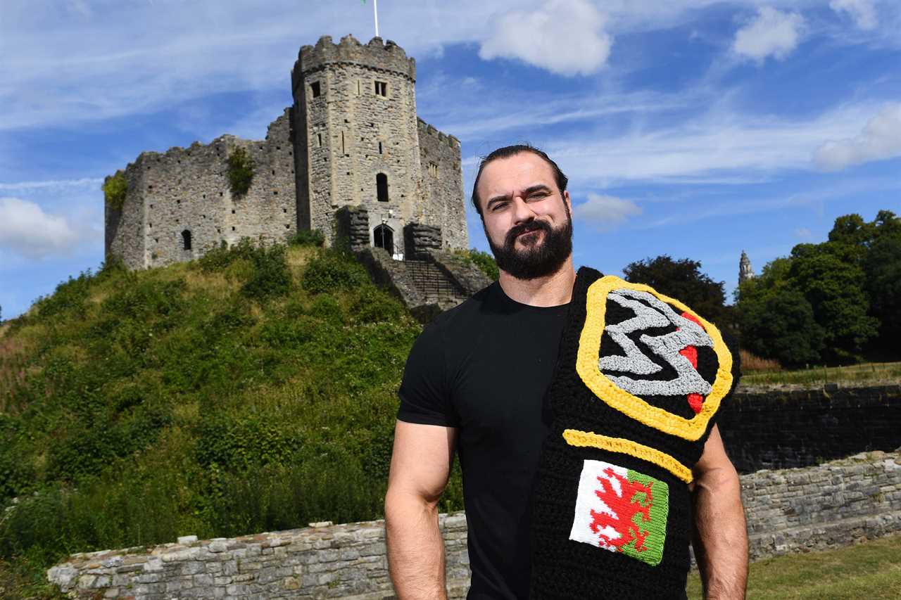 If Anthony Joshua's deal with WWE falls through, Tyson Fury may have five fights in December. This includes a WWE scrap against McIntyre.