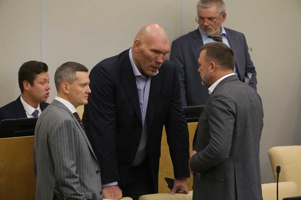 Valv, 7ft boxing champion, can't find a Russian army uniform suitable for the Ukraine war because he requires size 16.5 boots