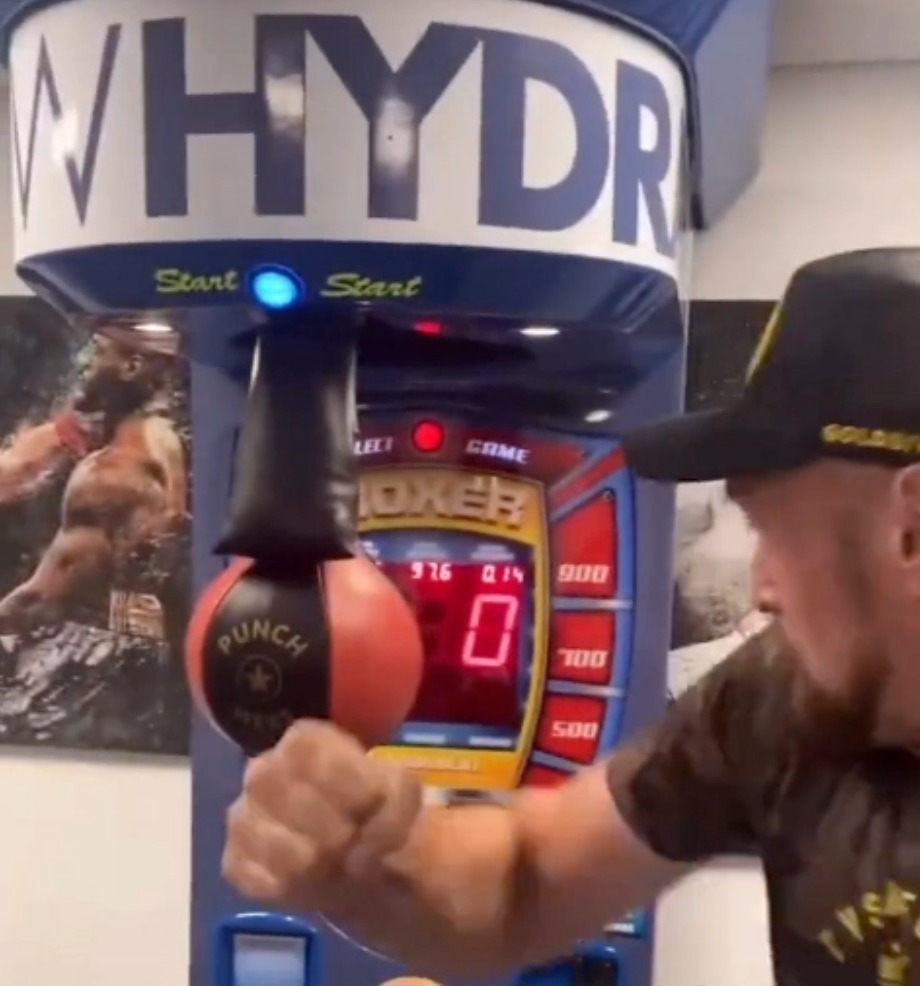 You can see Anthony Joshua overcoming a punching machine challenge using a weaker hand. But how does he compare with Tyson Fury's?