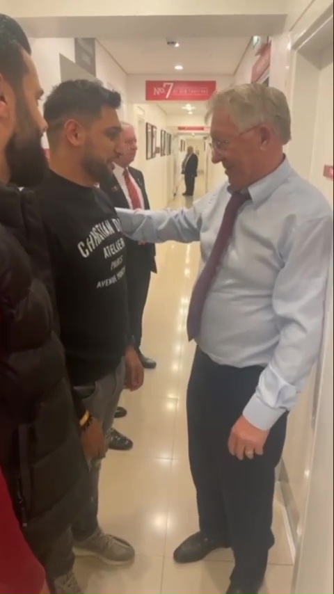 Amir Khan meets Erling Haland, Jack Grealish and the Man City squad during training weeks following Fergie's encounter at Old Trafford