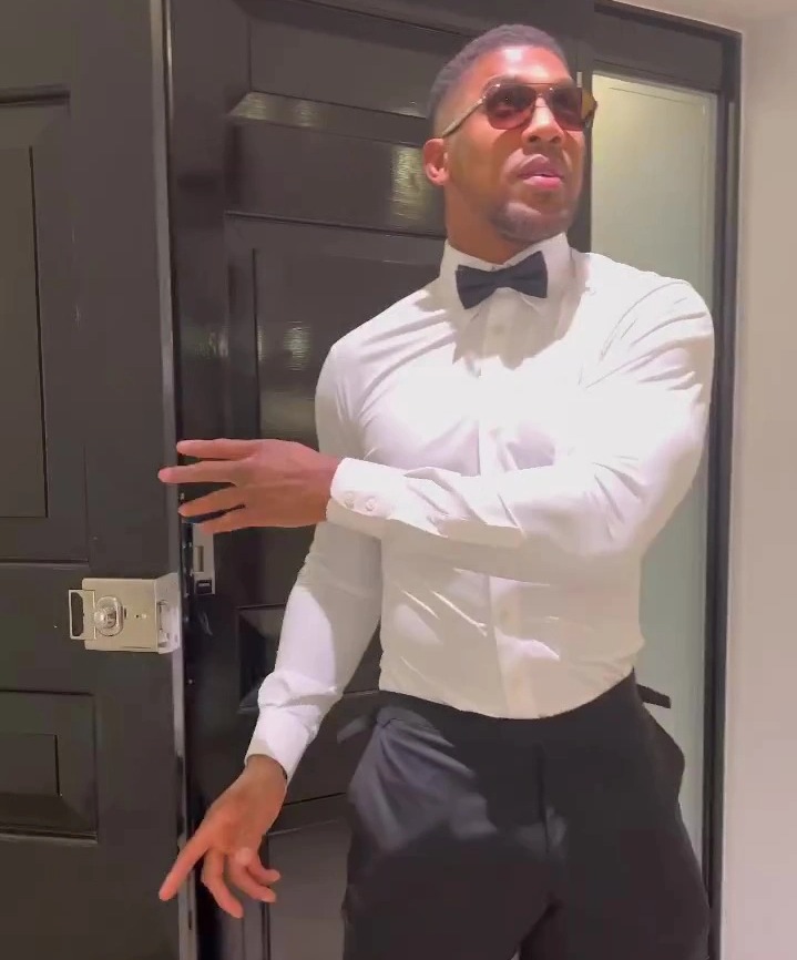 Anthony Joshua, a heavyweight star, looks sharp in a slick suit at the Best of Africa Awards with his pals