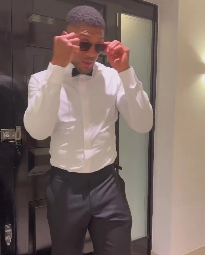Anthony Joshua, a heavyweight star, looks sharp in a slick suit at the Best of Africa Awards with his pals