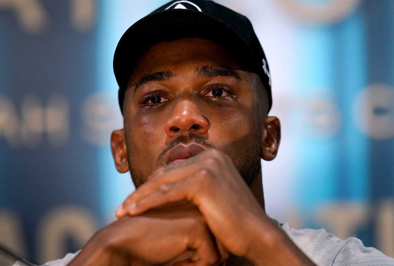 Deontay Wilder would like to fight Anthony Joshua in Africa in order to determine who is the new No1 in heavyweight boxing.