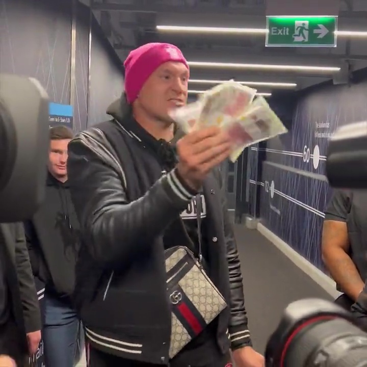 Tyson Fury counts his winnings after betting Frank Warren £10,000 that Anthony Joshua would NOT sign fight contract