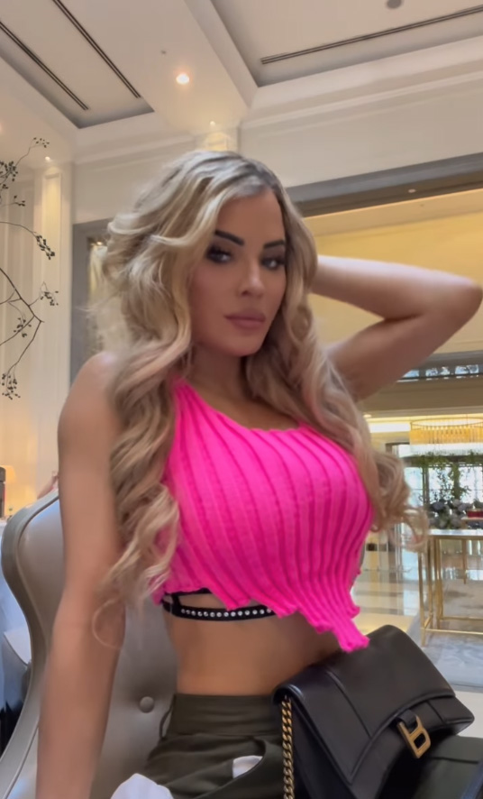 Carla Howe hits back at boxing rival AJ Bunker and reveals she will be ring card girl for Floyd Mayweather vs Deji