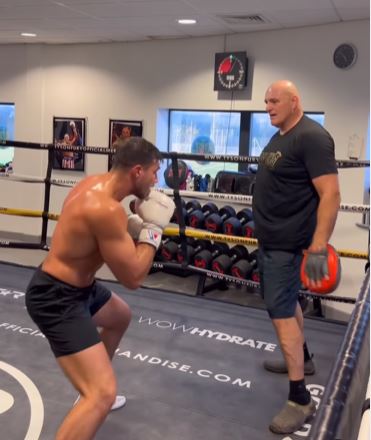 Watch Tommy Fury show off hand speed and power in explosive training for return fight on Floyd Mayweather’s undercard