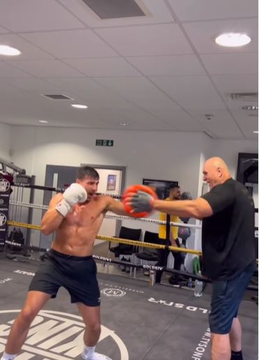Watch Tommy Fury show off hand speed and power in explosive training for return fight on Floyd Mayweather’s undercard