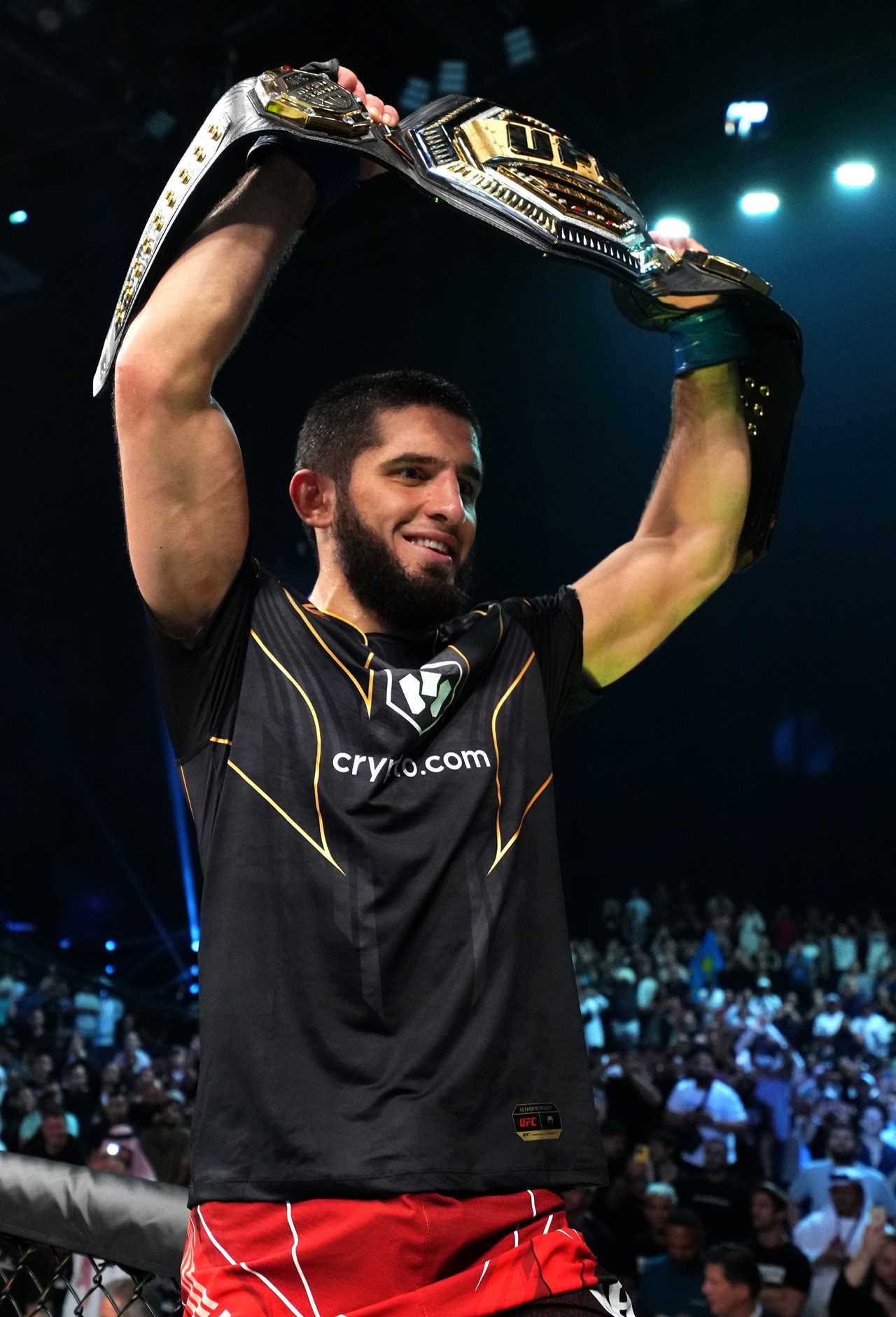 Islam Makhachev pays touching tribute to Khabib’s late father after stunning UFC 280 title win over Charles Oliveira