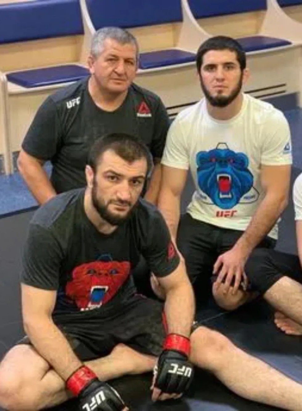 Islam Makhachev pays touching tribute to Khabib’s late father after stunning UFC 280 title win over Charles Oliveira