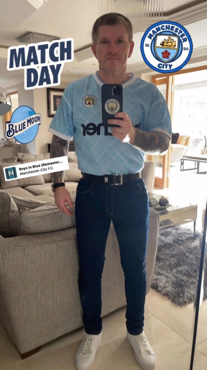 Ricky Hatton leaves fans stunned while showing off extreme weight loss… but everyone is talking about his tiny jeans