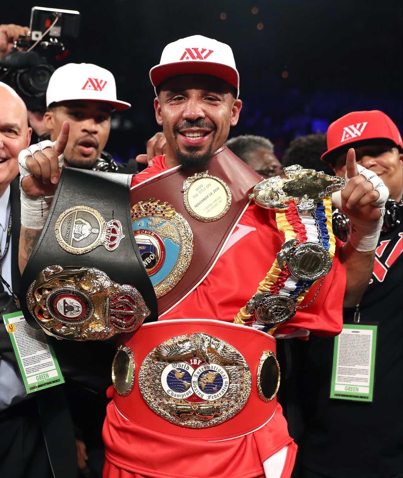 The top ten boxers with the longest winning streaks include Julio Cesar Chavez and Roberto Duran, as well as Floyd Mayweather Jr.