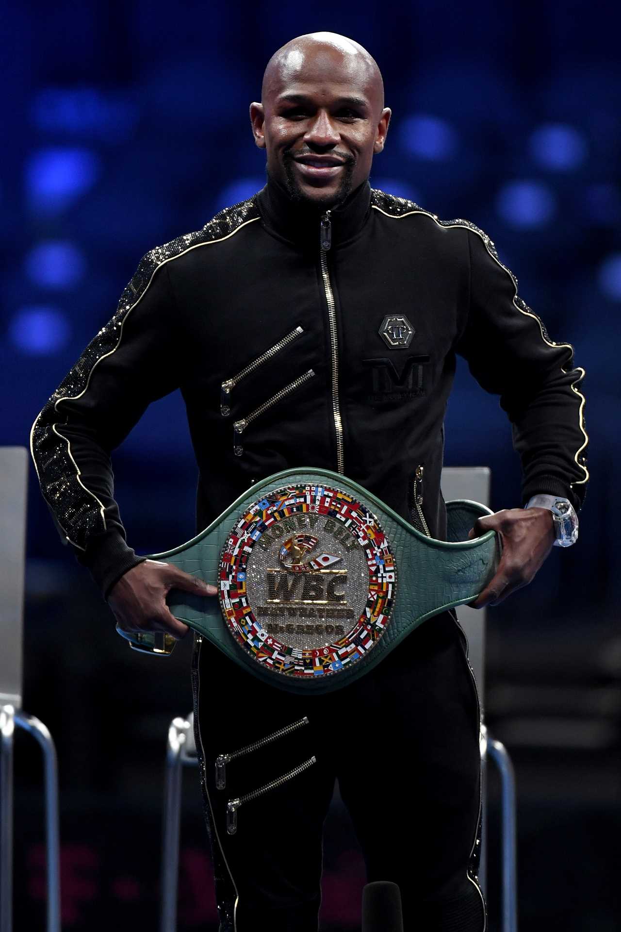 The top ten boxers with the longest winning streaks include Julio Cesar Chavez and Roberto Duran, as well as Floyd Mayweather Jr.