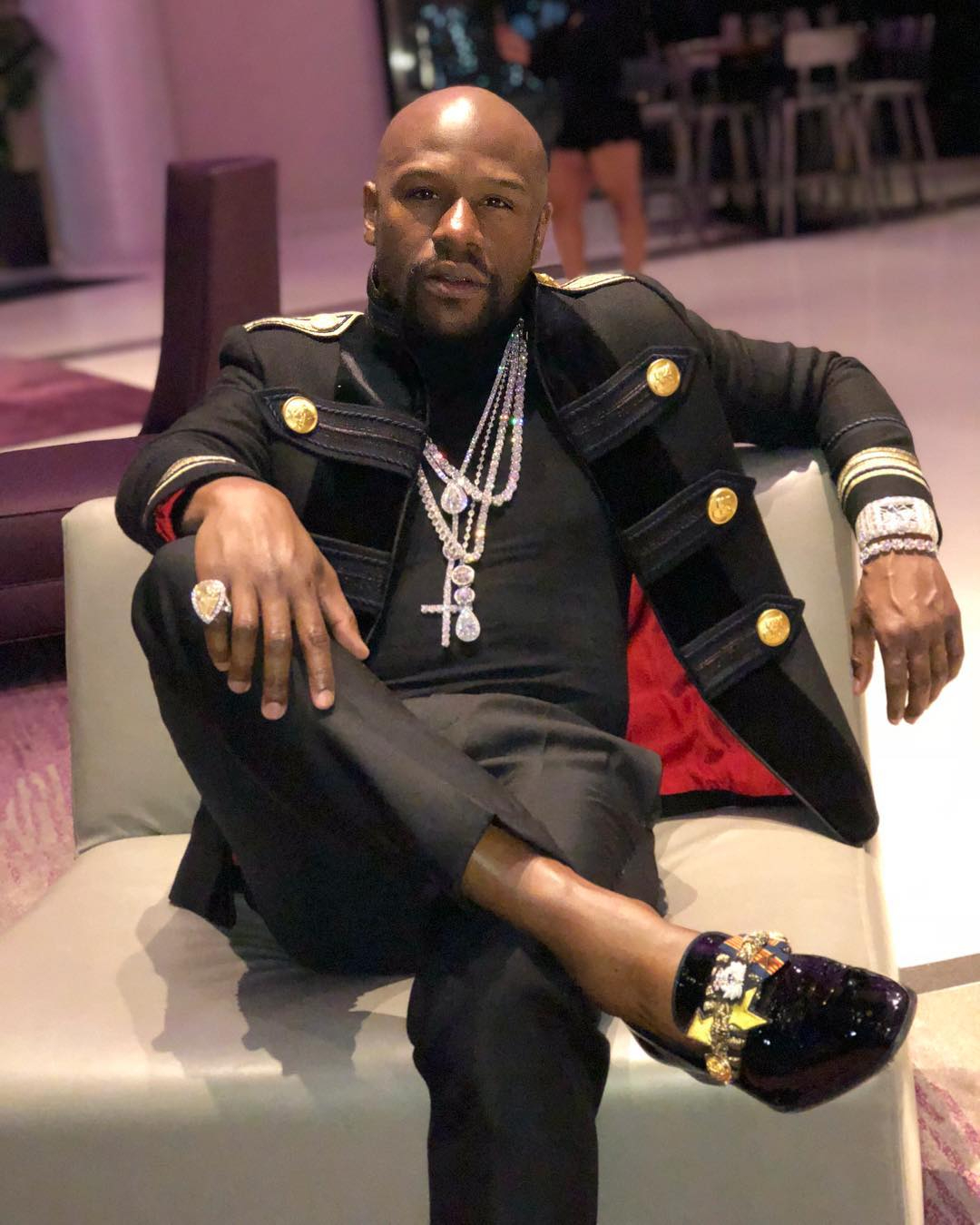 Floyd Mayweather, boxing champ, secretly tipped a waitress $10,000 to allow her to undergo a procedure that would help her exercise.