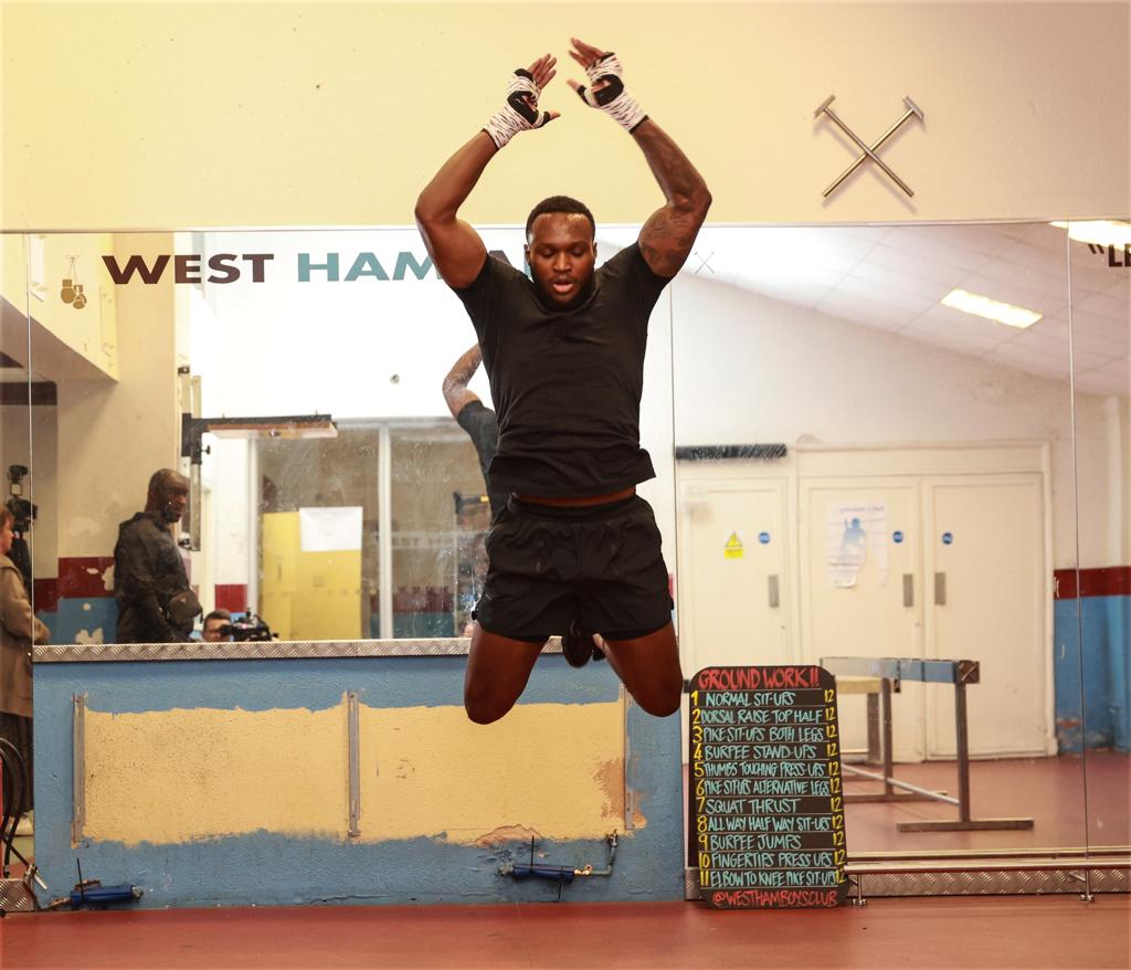 Viddal Riley has a plan to become world champion at 28... and he does it while not allowing celeb super-fights.