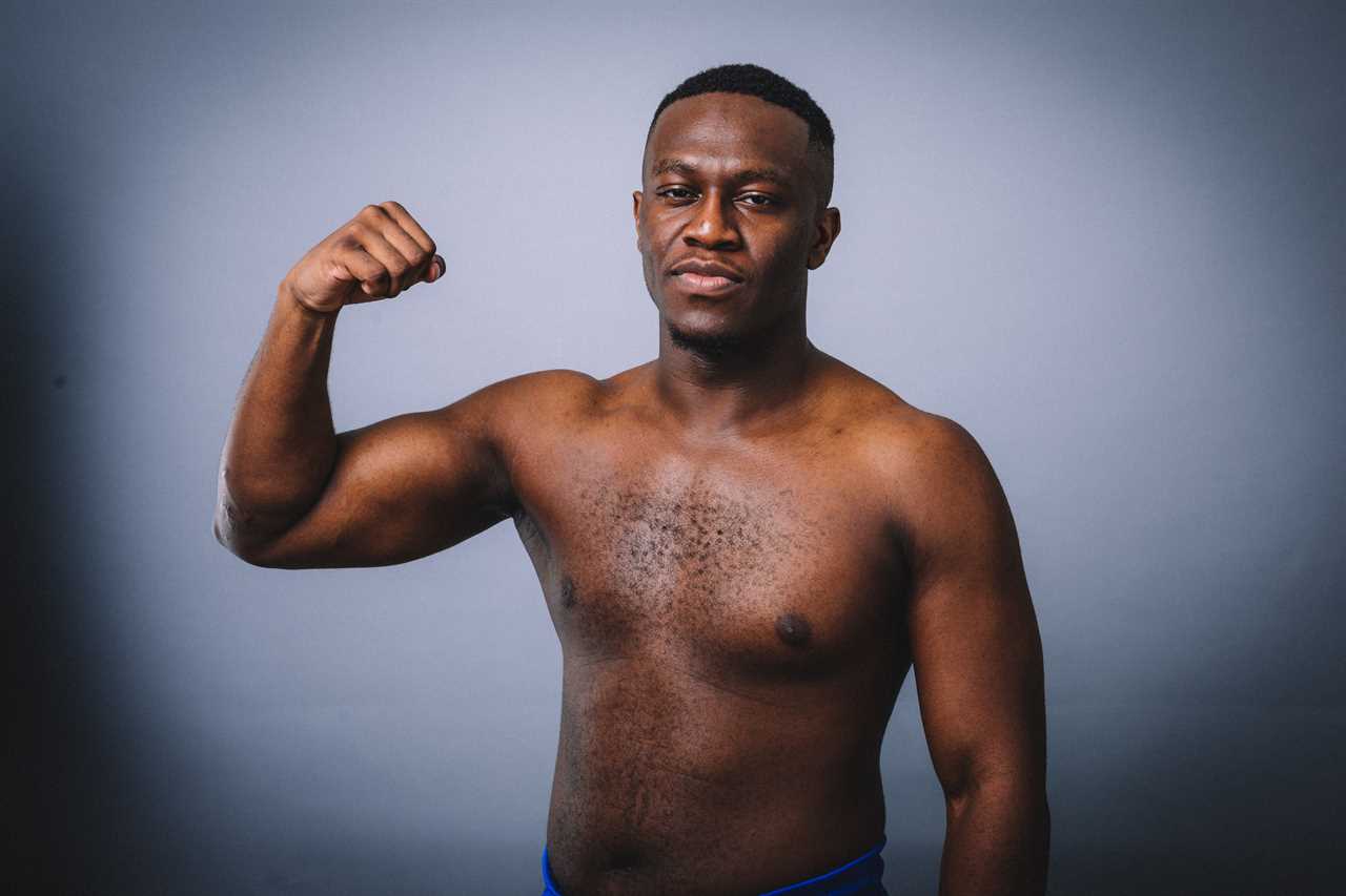 Deji, KSI's brother, went from YouTube boxing failure' and became a 15x world champion Floyd Mayweather.