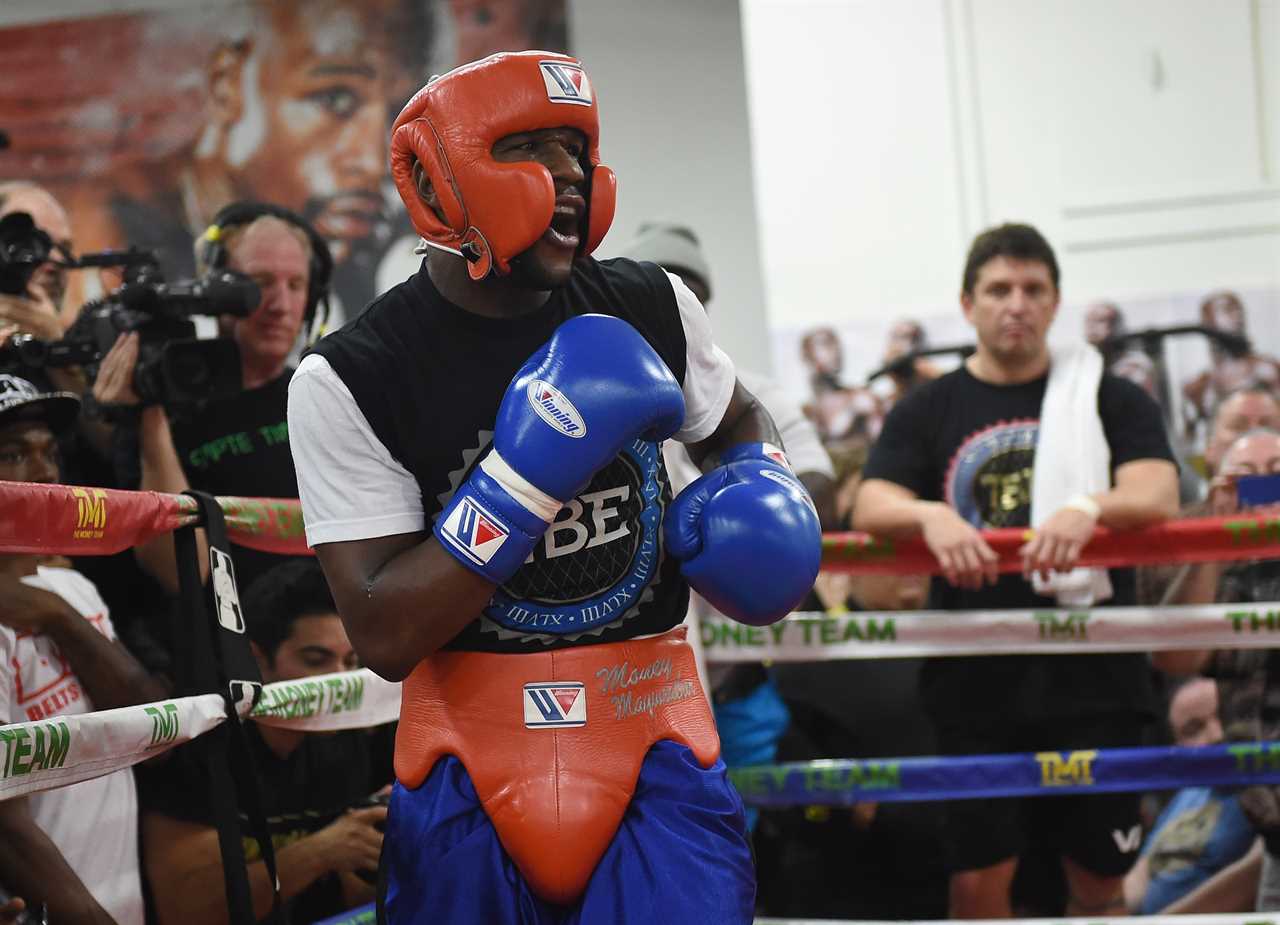 Floyd Mayweather was once knocked out by a heavyweight during a sparring session. Training secrets revealed: