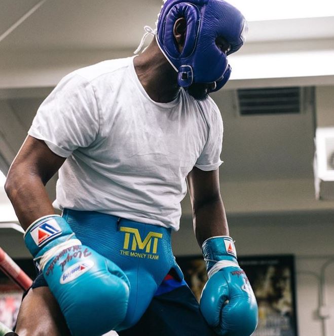 Floyd Mayweather's exclusive training program includes running to nightclubs in jeans, and working out at 4am.