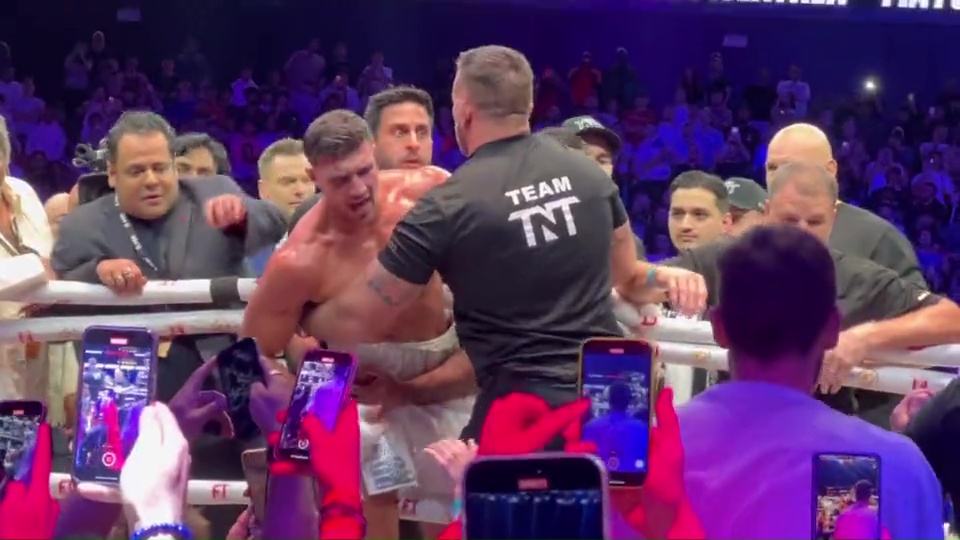 Floyd Mayweather refused to fight Deji, until Jake Paul was removed from the ringside after making X-rated remarks