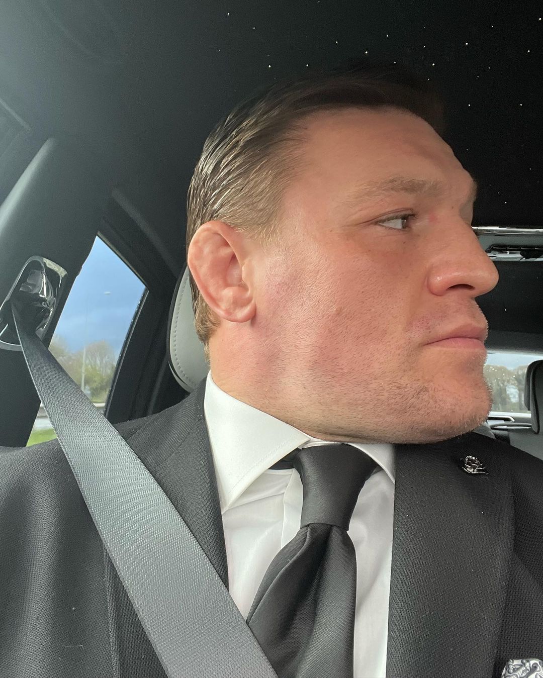 Conor McGregor is completely unrecognizable without a beard. UFC star shows off luxury watch, parties with shots and makes it difficult to recognize him.