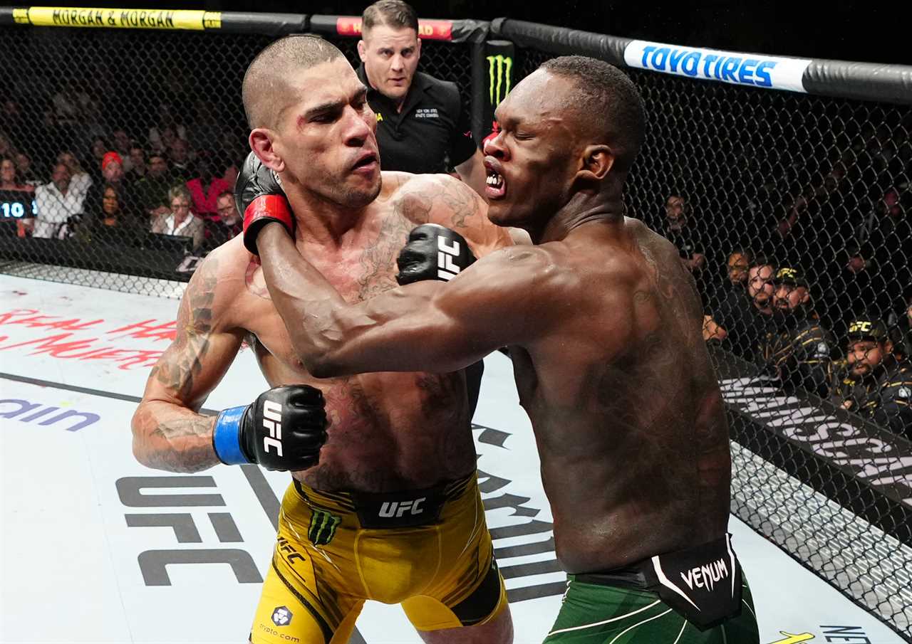 Israel Adesanya was lucky to be able to intervene in the UFC title fight against Alex Pereira..