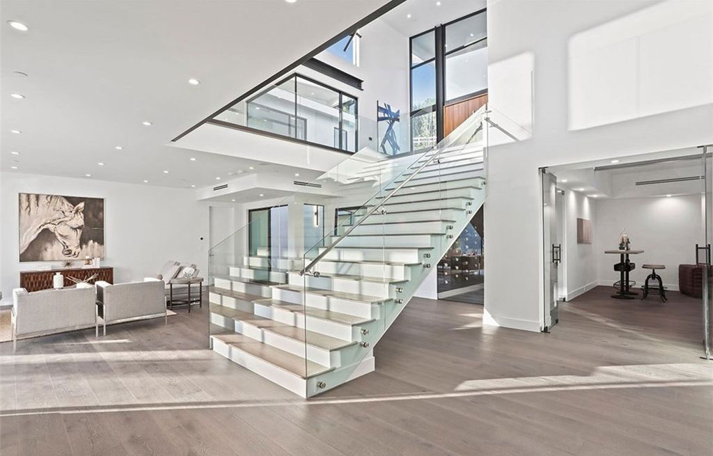 Joe Rogan, UFC legend, owns a luxurious PS4m home with a wine cellar and sweeping views.