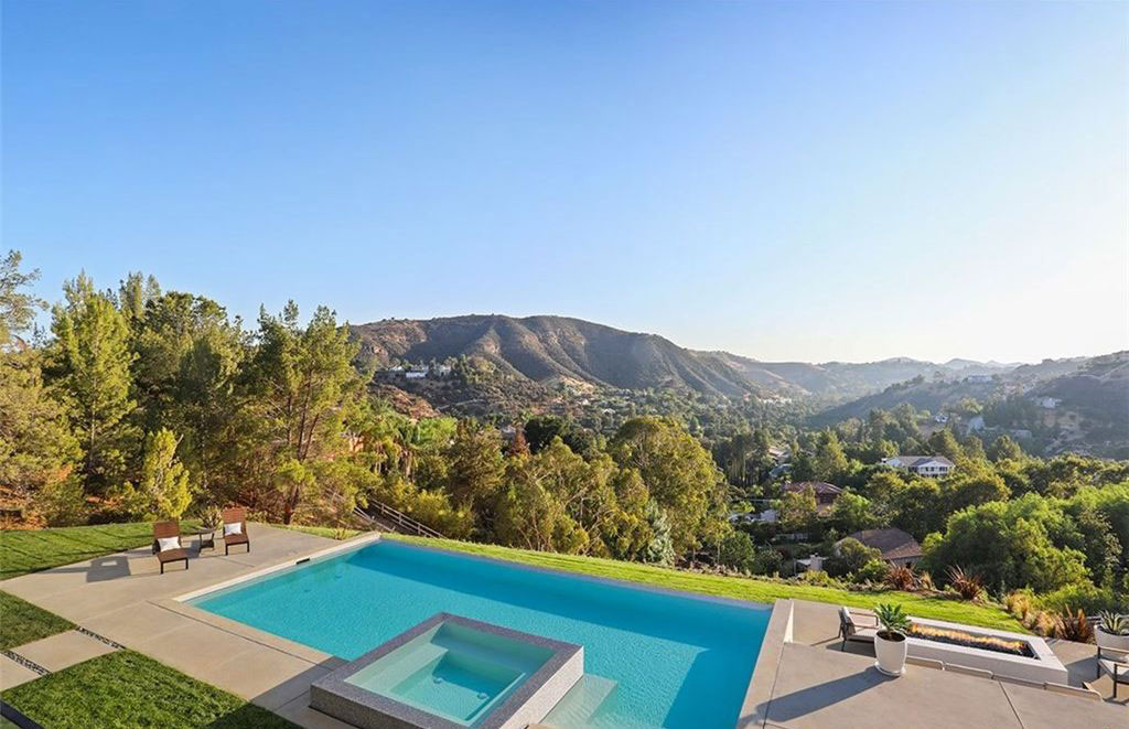 Joe Rogan, UFC legend, owns a luxurious PS4m home with a wine cellar and sweeping views.