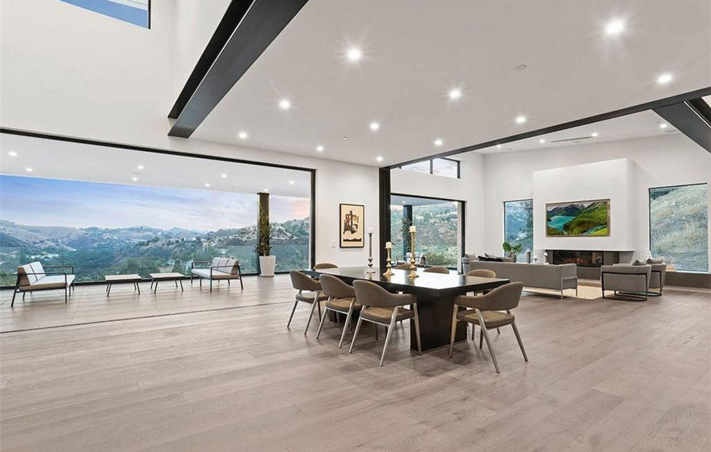 Joe Rogan, UFC legend, owns a luxurious PS4m home with a wine cellar and sweeping views.
