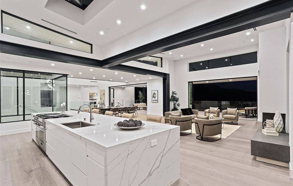 Joe Rogan, UFC legend, owns a luxurious PS4m home with a wine cellar and sweeping views.
