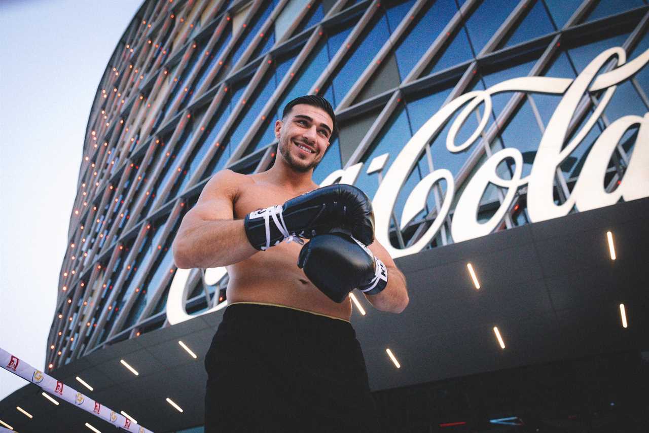 Tommy Fury will fight Cameroonian Rolly Lant in Floyd Mayweather's Undercard.