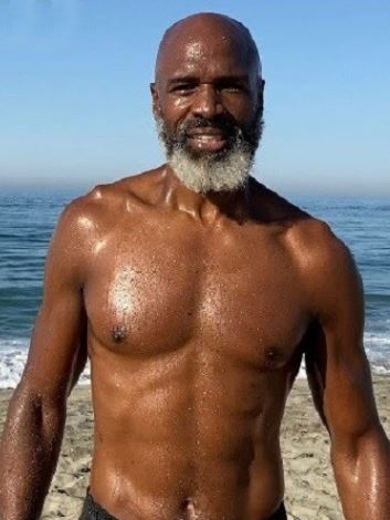 After a stunning FOUR STONE body transformation, Chris Byrd, an ex-heavyweight boxing champion looks almost unrecognizable