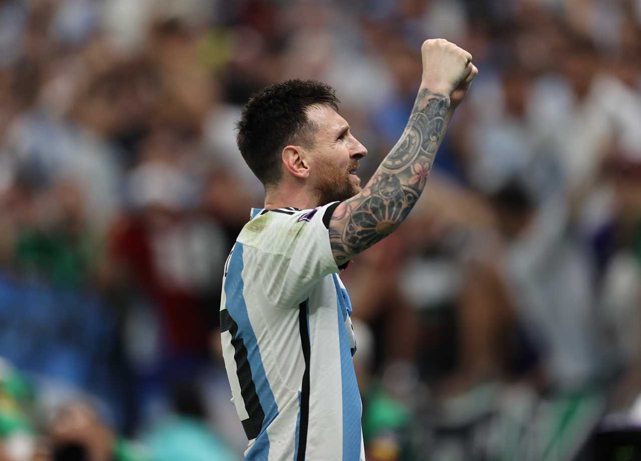 Mike Tyson threatens Canelo alvarez that he will return to the ring for fight if it 'dares touch Lionel Messi after World Cup row