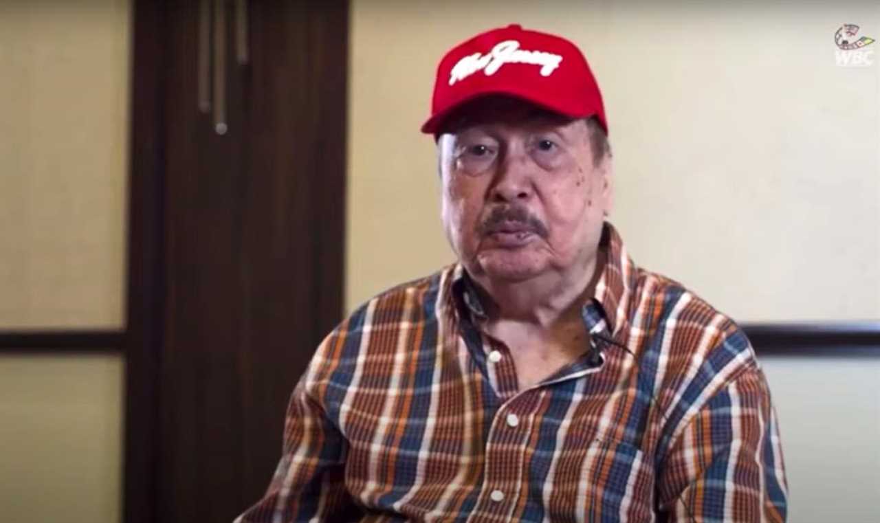 Manny Pacquiao replies to referee who says he helped boxing legend escape KO loss.