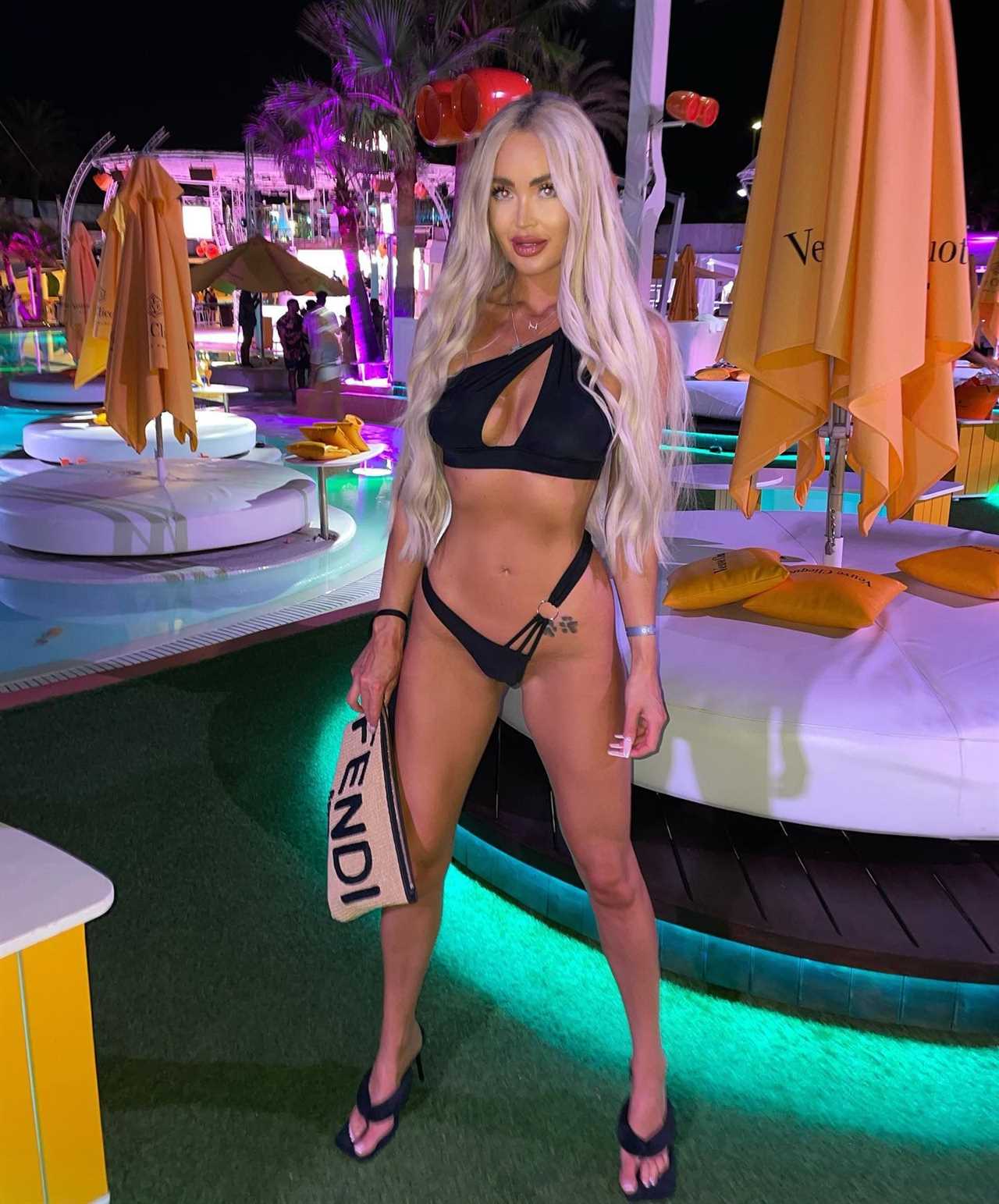 Meet the glamourous ring girls for Tyson Fury and Derek Chisora. OnlyFans model, who loves to pose in lingerie