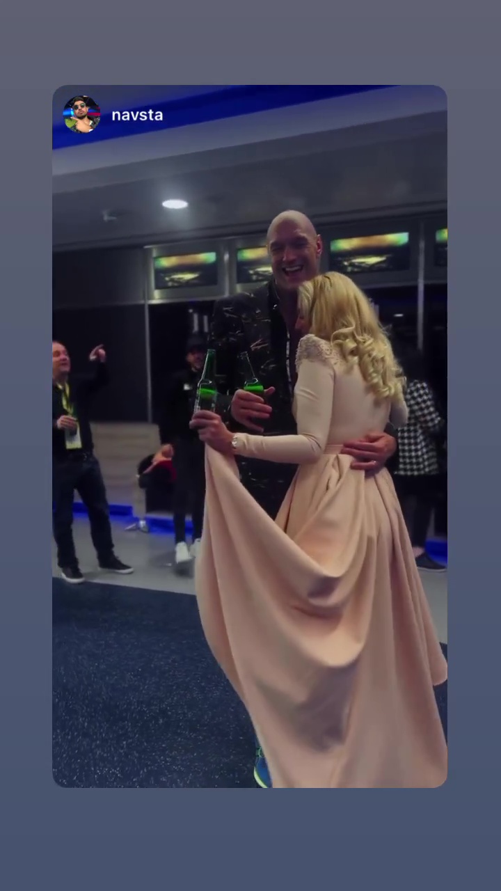 After beating Derek Chisora, watch Tyson Fury and his wife Paris dance while he holds a beer in the dressing room.