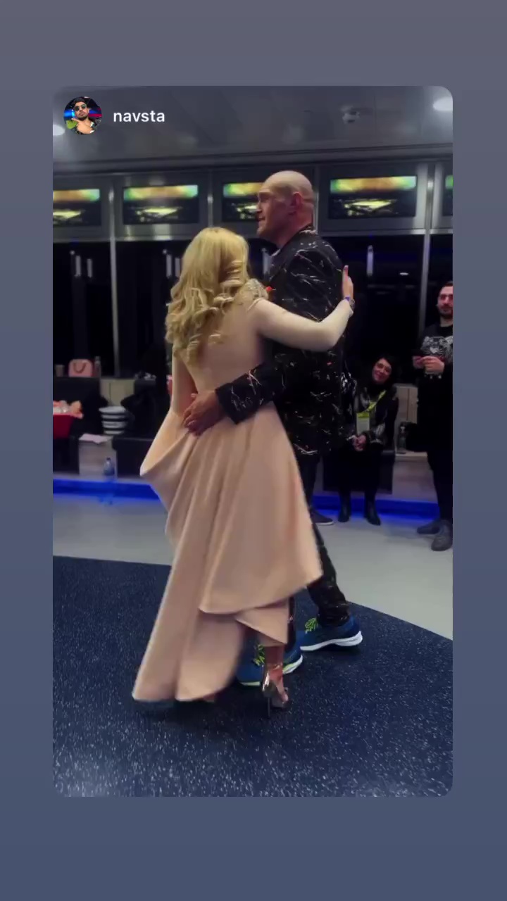 After beating Derek Chisora, watch Tyson Fury and his wife Paris dance while he holds a beer in the dressing room.